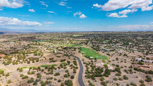 22 Paseo Aragon, Santa Fe, NM 87506