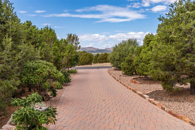 22 Paseo Aragon, Santa Fe, NM 87506