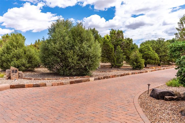 22 Paseo Aragon, Santa Fe, NM 87506