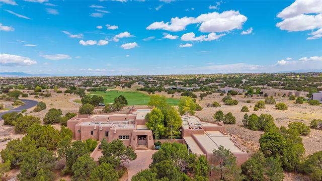22 Paseo Aragon, Santa Fe, NM 87506