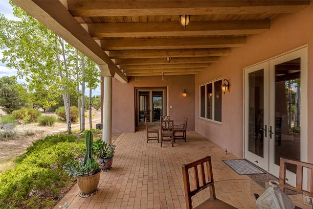 22 Paseo Aragon, Santa Fe, NM 87506