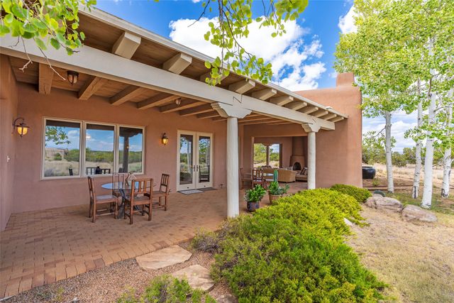 22 Paseo Aragon, Santa Fe, NM 87506