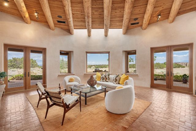 22 Paseo Aragon, Santa Fe, NM 87506