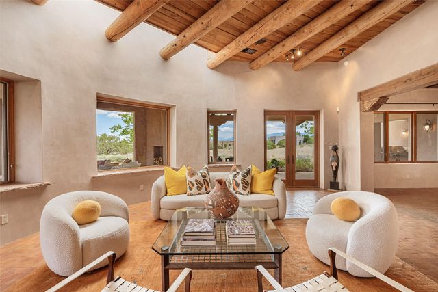 22 Paseo Aragon, Santa Fe, NM 87506