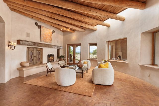 22 Paseo Aragon, Santa Fe, NM 87506