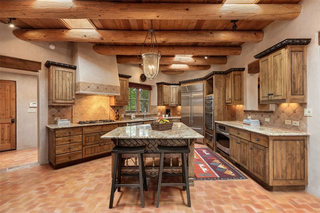 22 Paseo Aragon, Santa Fe, NM 87506