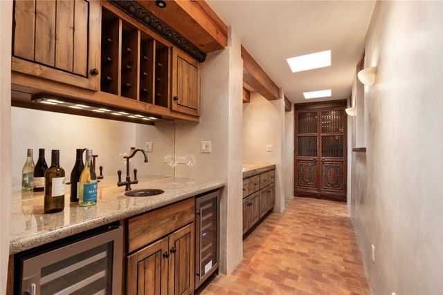 22 Paseo Aragon, Santa Fe, NM 87506