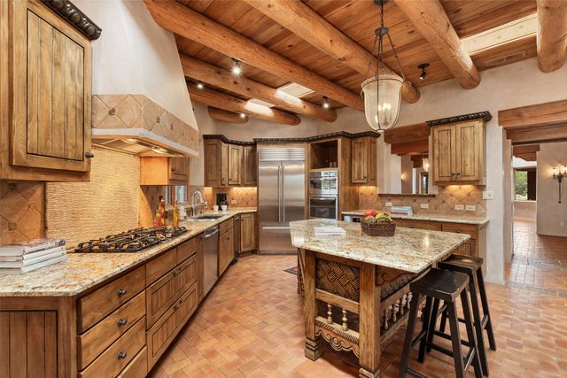 22 Paseo Aragon, Santa Fe, NM 87506