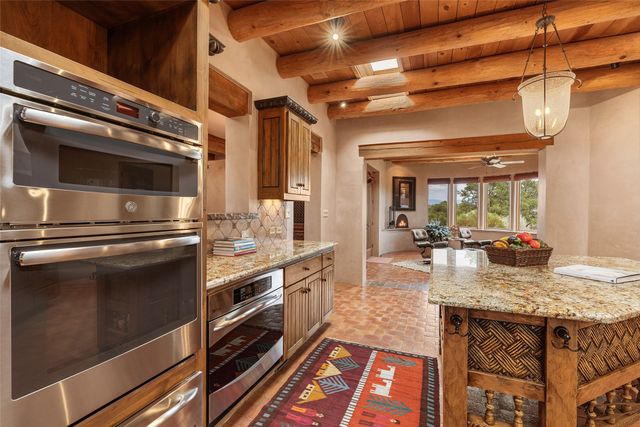 22 Paseo Aragon, Santa Fe, NM 87506