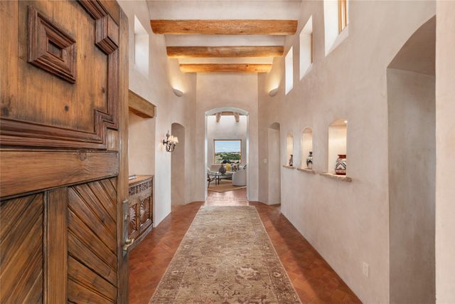 22 Paseo Aragon, Santa Fe, NM 87506
