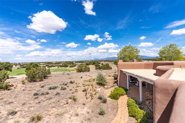 22 Paseo Aragon, Santa Fe, NM 87506