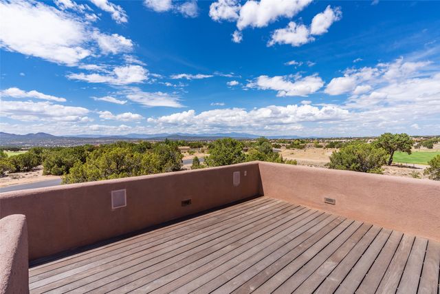 22 Paseo Aragon, Santa Fe, NM 87506
