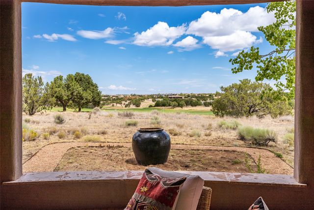 22 Paseo Aragon, Santa Fe, NM 87506