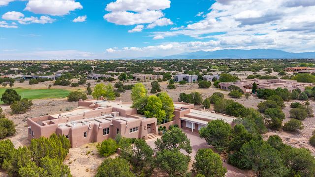 22 Paseo Aragon, Santa Fe, NM 87506