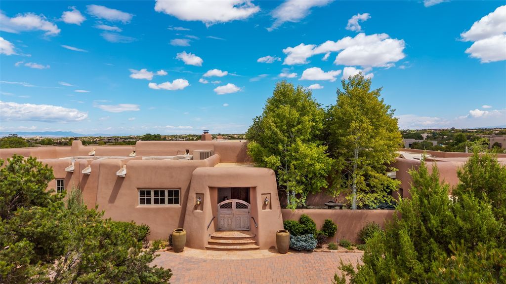 22 Paseo Aragon, Santa Fe, NM 87506