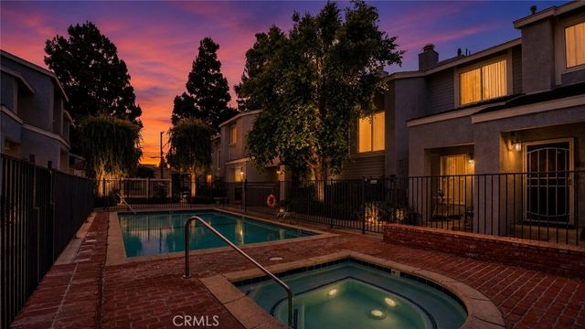 9925 Variel Avenue 26, Chatsworth, CA 91311