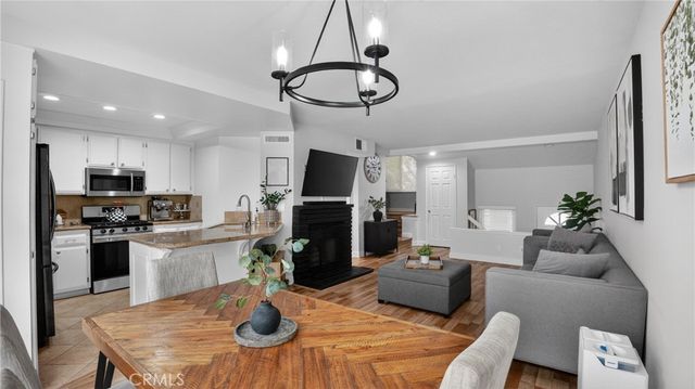 9925 Variel Avenue 26, Chatsworth, CA 91311