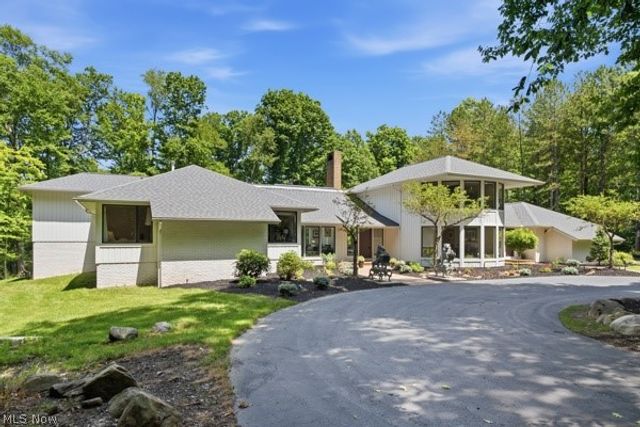 100 Basswood Lane, Moreland Hills, OH 44022