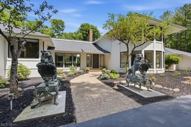 100 Basswood Lane, Moreland Hills, OH 44022