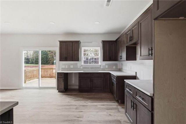 141 Hickory Creek Court, Winston-salem, NC 27107