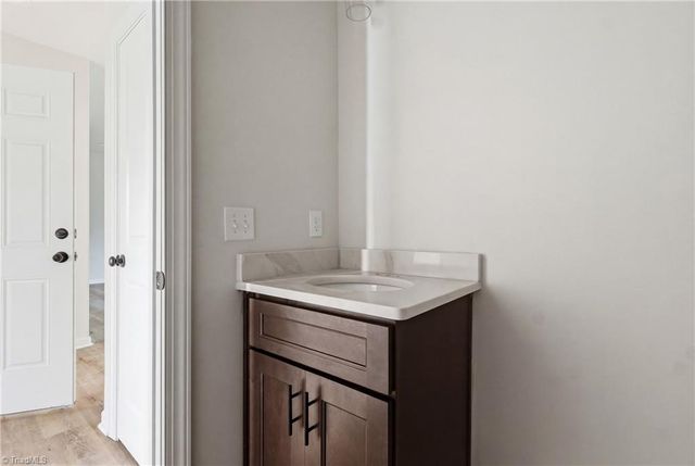 141 Hickory Creek Court, Winston-salem, NC 27107