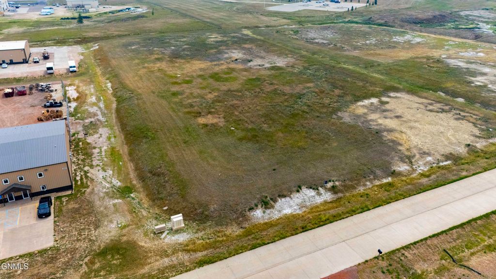 3228 111h Avenue SW, Dickinson, ND 58601 photo 2