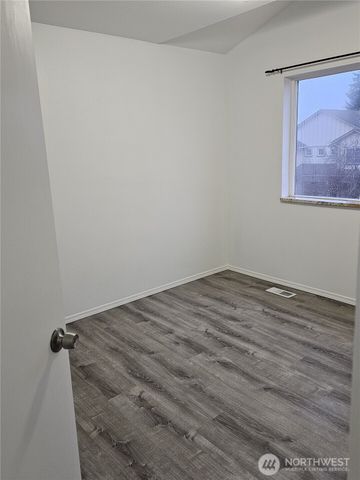 9925 S 242nd Place, Kent, WA 98030