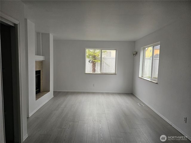 9925 S 242nd Place, Kent, WA 98030