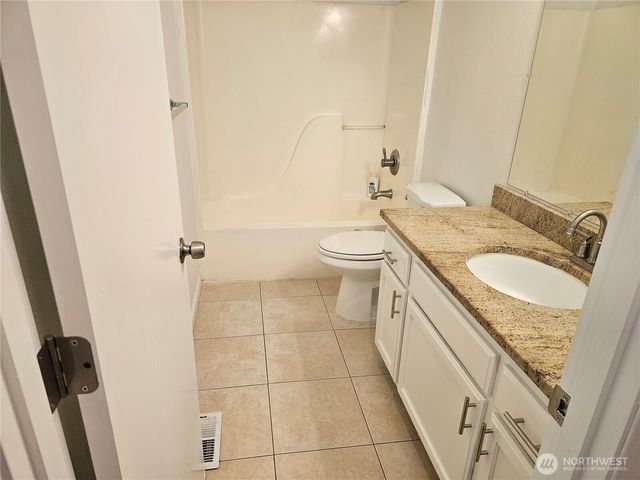 9925 S 242nd Place, Kent, WA 98030