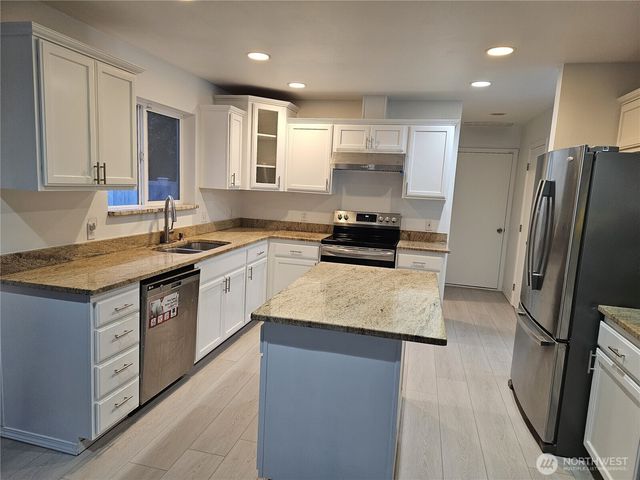 9925 S 242nd Place, Kent, WA 98030