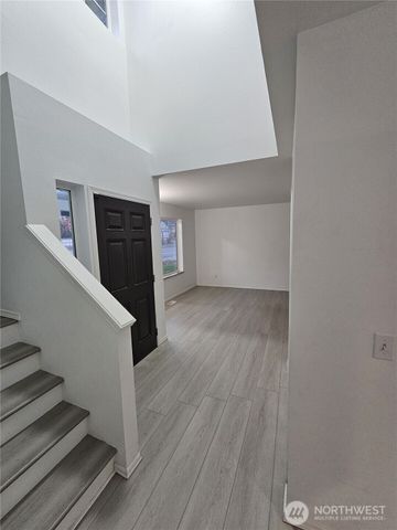 9925 S 242nd Place, Kent, WA 98030