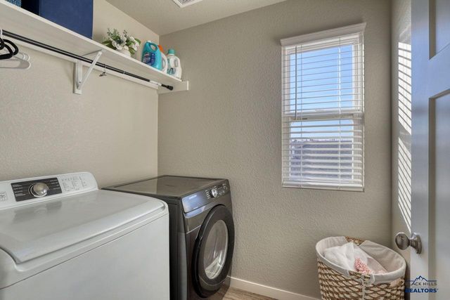 404 HENRY POTTER RD, Box Elder, SD 57719
