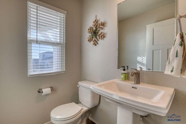 404 HENRY POTTER RD, Box Elder, SD 57719