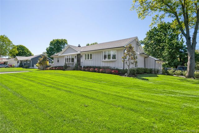 2 Sunderland Street, Melville, NY 11747