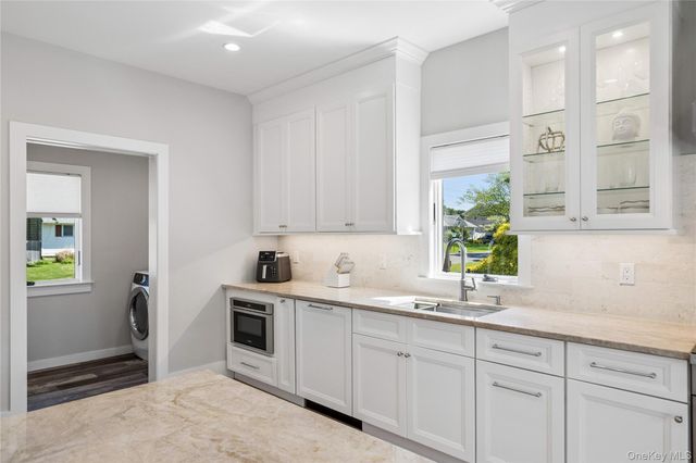 2 Sunderland Street, Melville, NY 11747