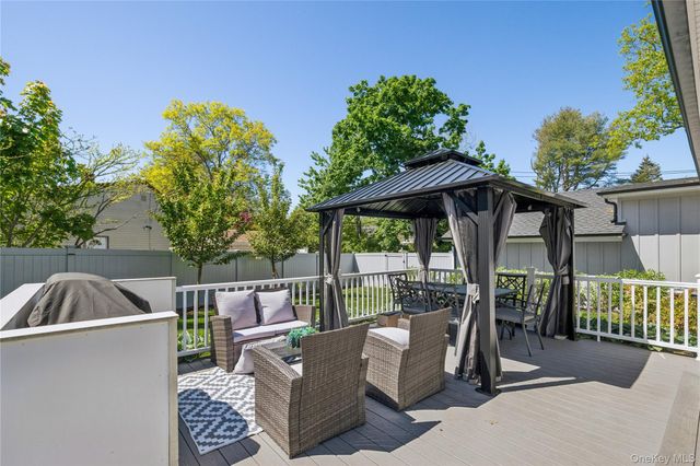 2 Sunderland Street, Melville, NY 11747
