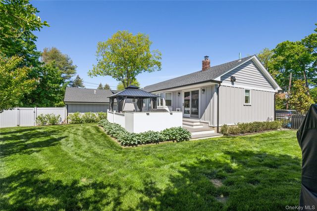 2 Sunderland Street, Melville, NY 11747