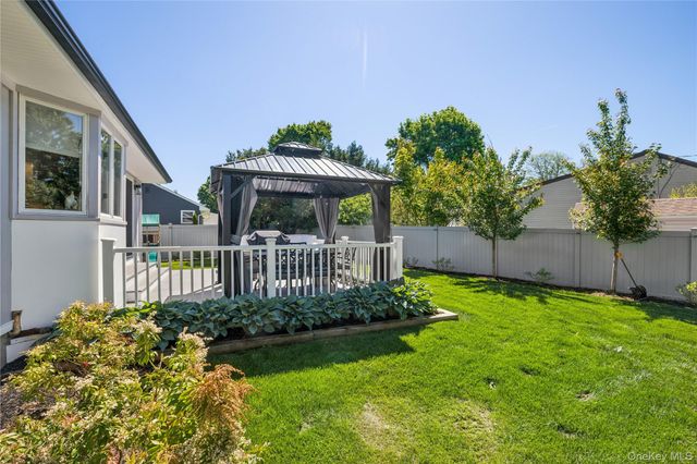 2 Sunderland Street, Melville, NY 11747