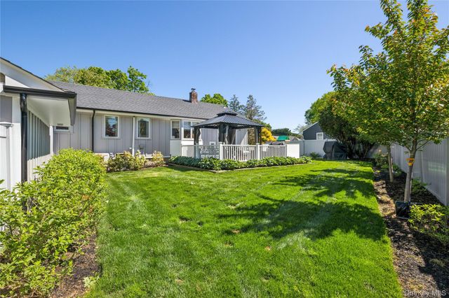 2 Sunderland Street, Melville, NY 11747