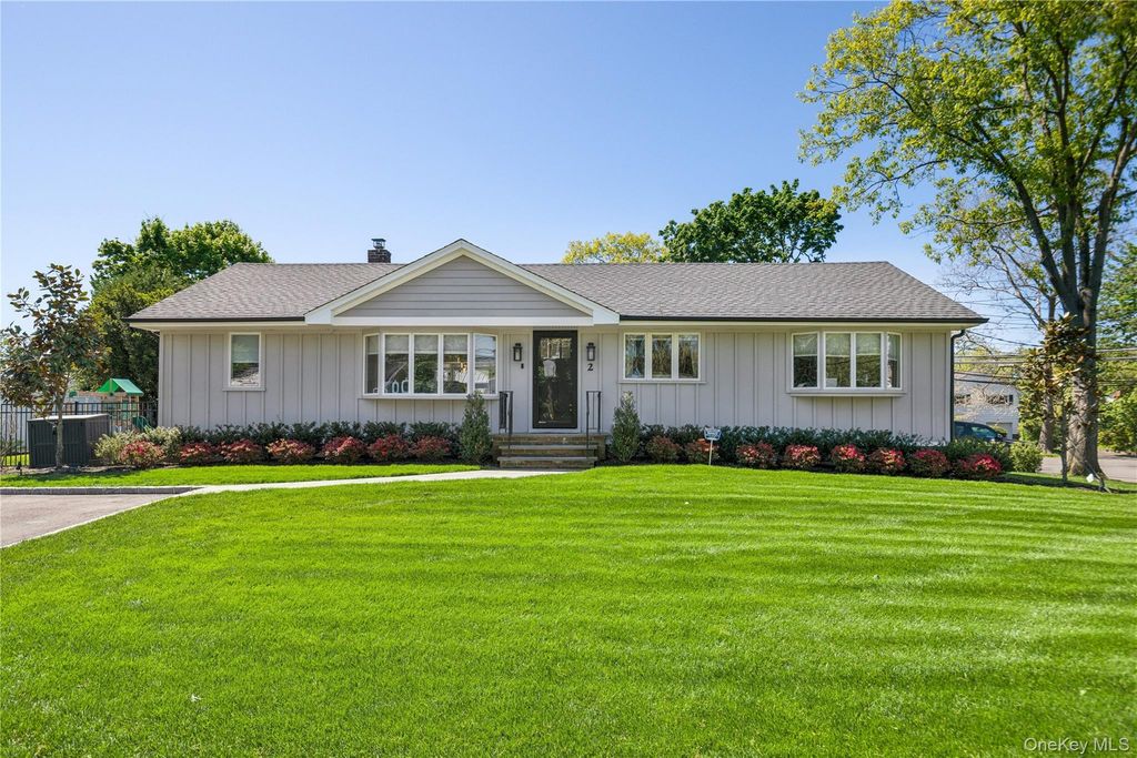 2 Sunderland Street, Melville, NY 11747
