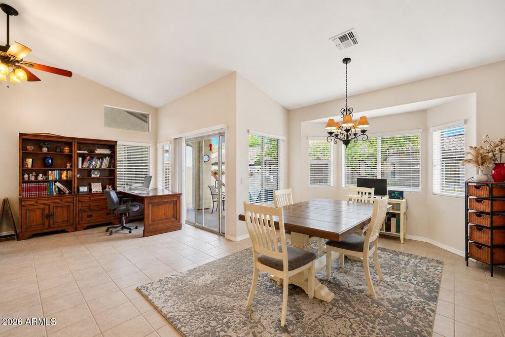 Image 10 of property listing at 1574 E SAGE Drive, Casa Grande, AZ 85122
