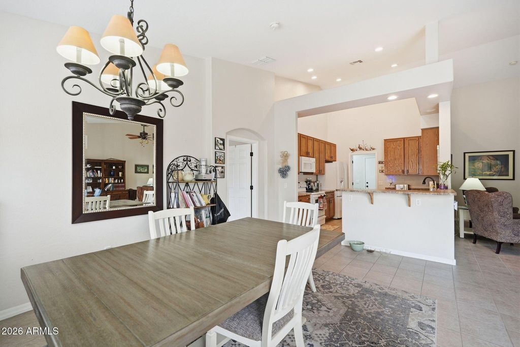 Image 12 of property listing at 1574 E SAGE Drive, Casa Grande, AZ 85122