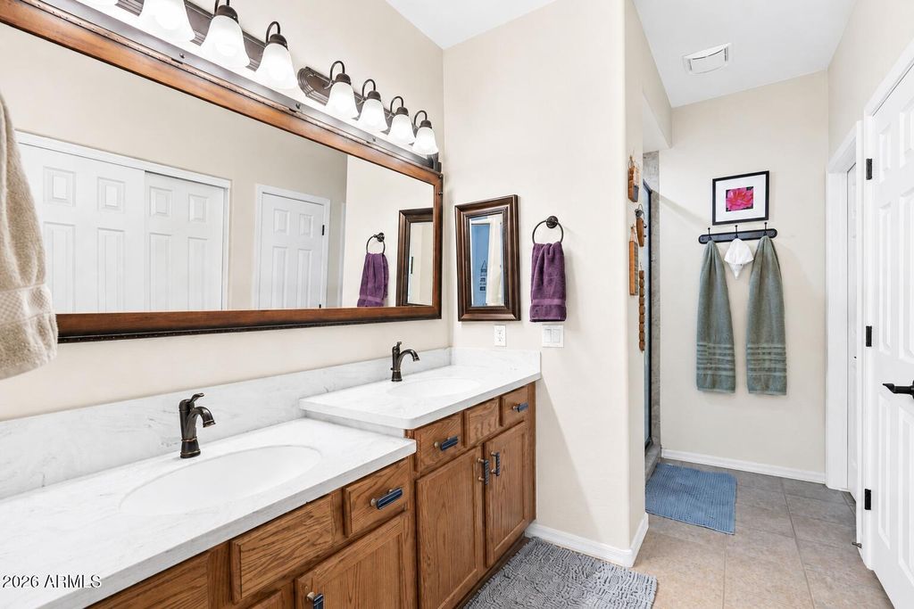 Image 15 of property listing at 1574 E SAGE Drive, Casa Grande, AZ 85122