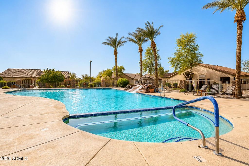Image 2 of property listing at 1574 E SAGE Drive, Casa Grande, AZ 85122