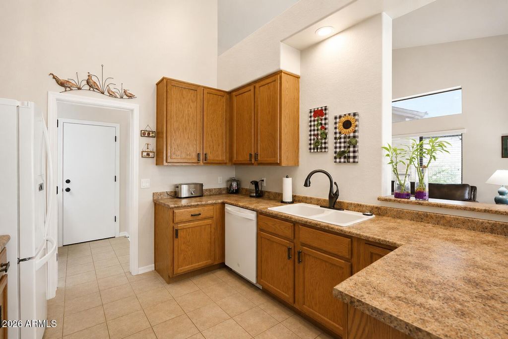 Image 7 of property listing at 1574 E SAGE Drive, Casa Grande, AZ 85122