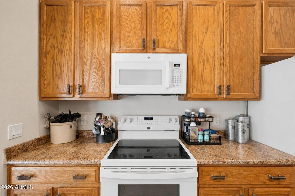Image 9 of property listing at 1574 E SAGE Drive, Casa Grande, AZ 85122