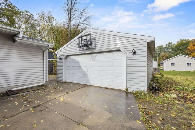 1000 W KAMPS AVENUE, Appleton, WI 54914