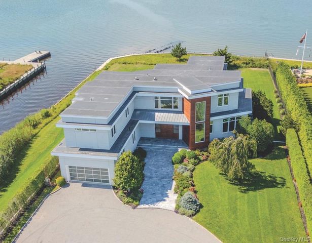 16 Cricket Path, Remsenburg, NY 11960
