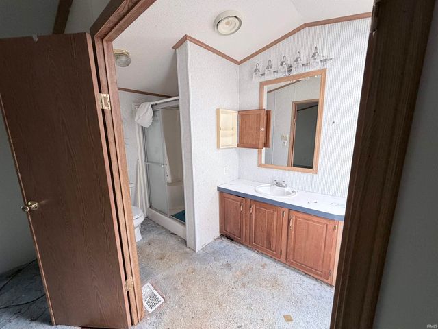 3334 W Harris Dr, West Terre Haute, IN 47885