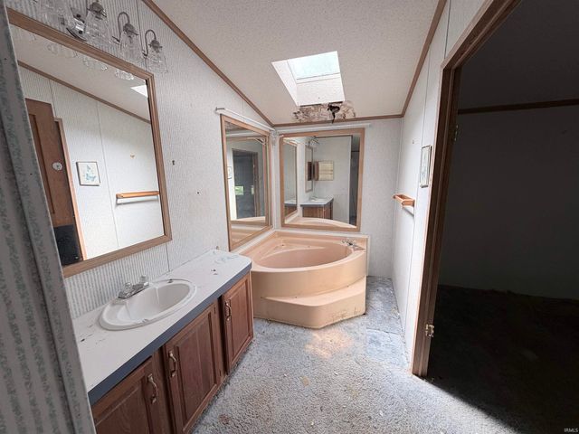 3334 W Harris Dr, West Terre Haute, IN 47885